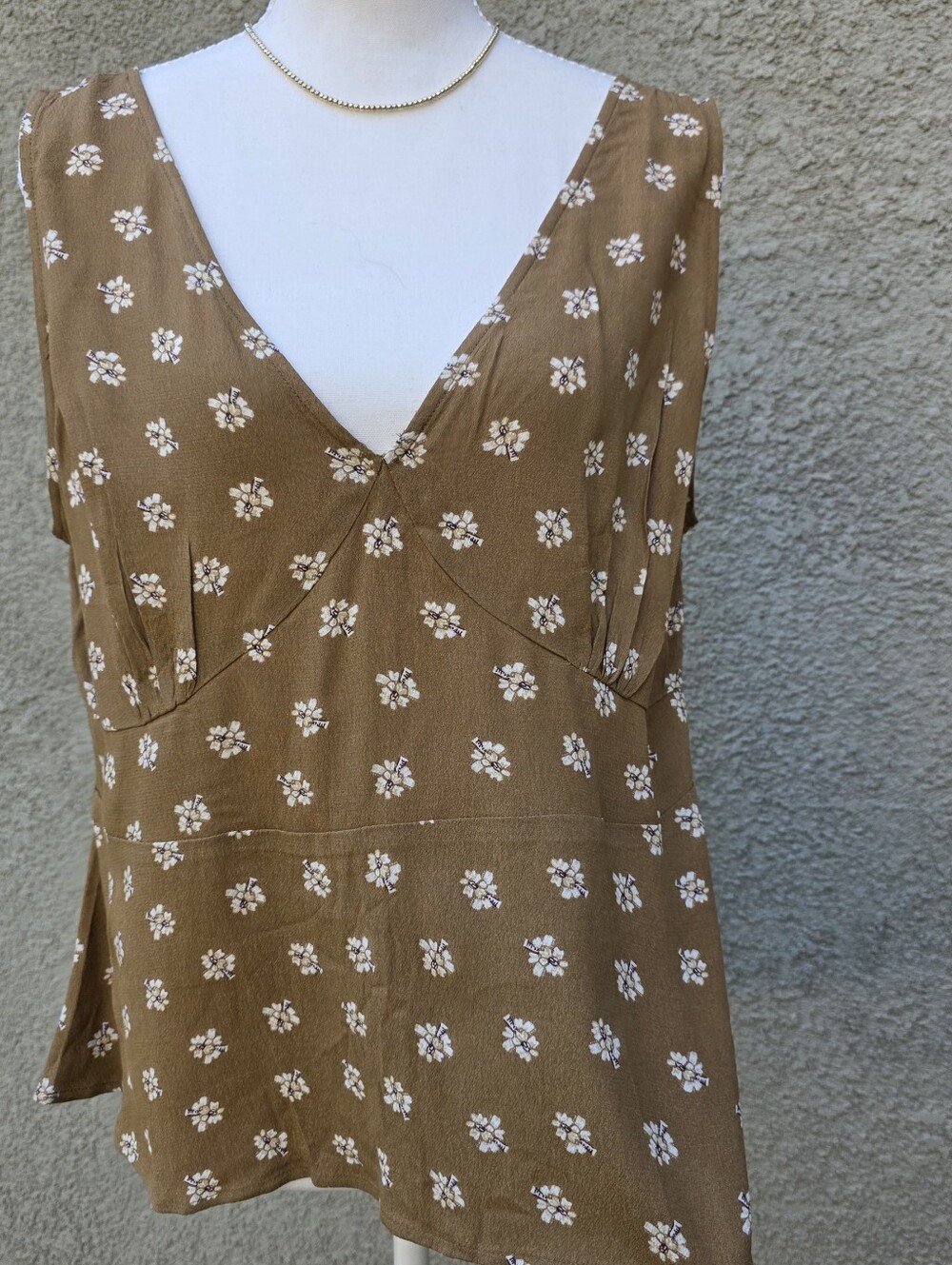 NEW LOFT Brown Floral V-Neck Sleeveless Top